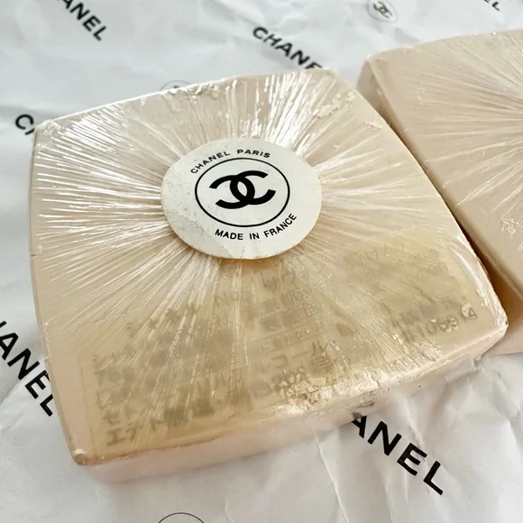 Vintage Chanel N°5 Bath Soaps Set LES SAVONS THE SOAPS 2.6 oz x 2 - Picture 2 of 5